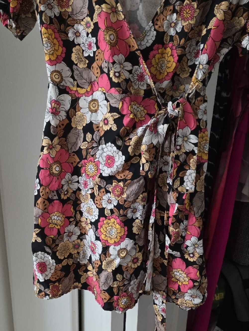 Women's Sheer Floral Garment - Picture 2 of 8